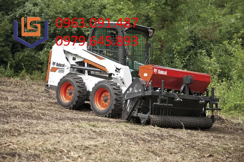 Bàn giao xe xúc lật mini Bobcat S550 cho KCN Sóng Thần 1