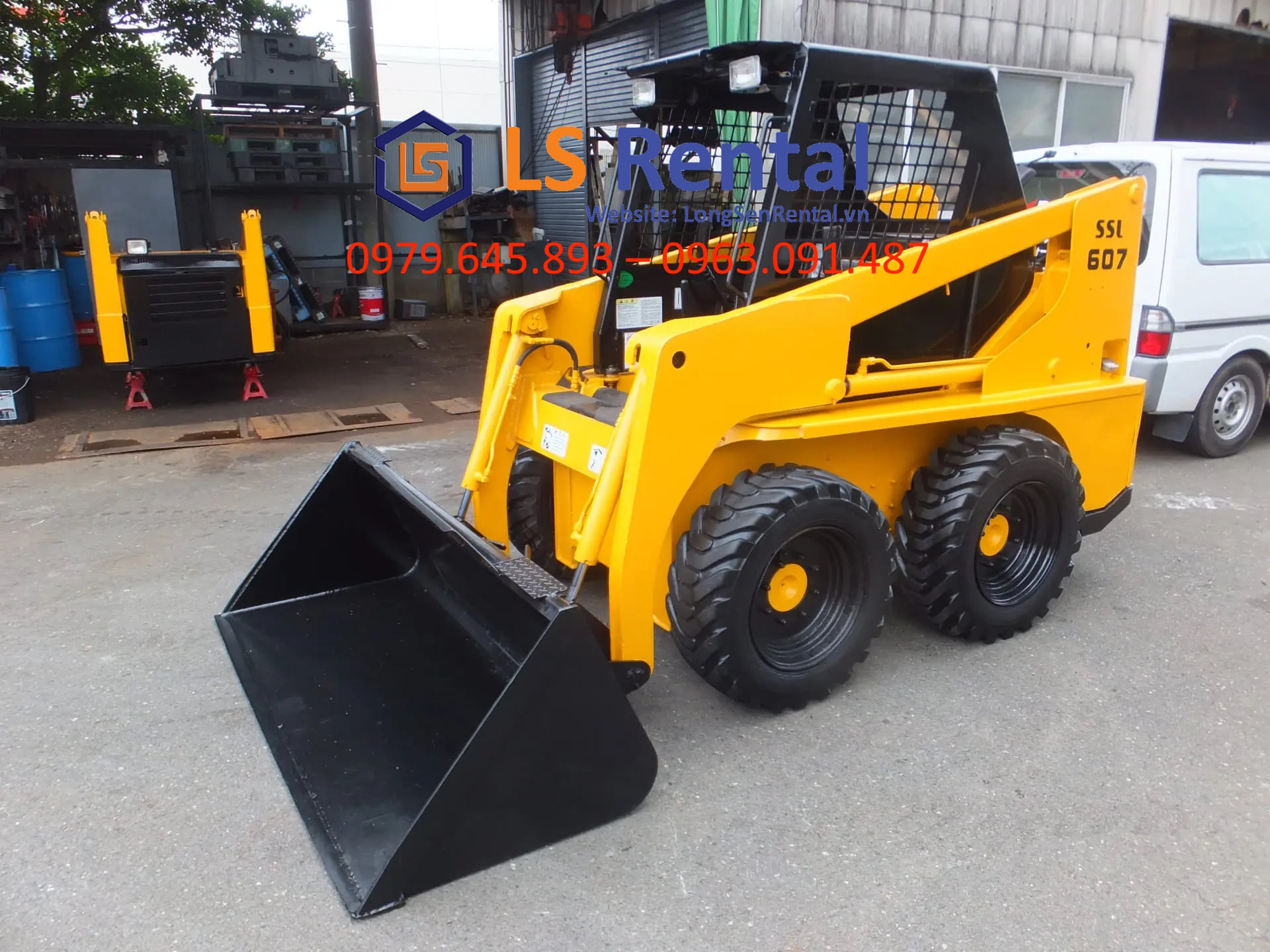 Cho thuê xe xúc lật TCM 607 tại KCN Bình Chiểu - Skid Steers Loader TCM 607