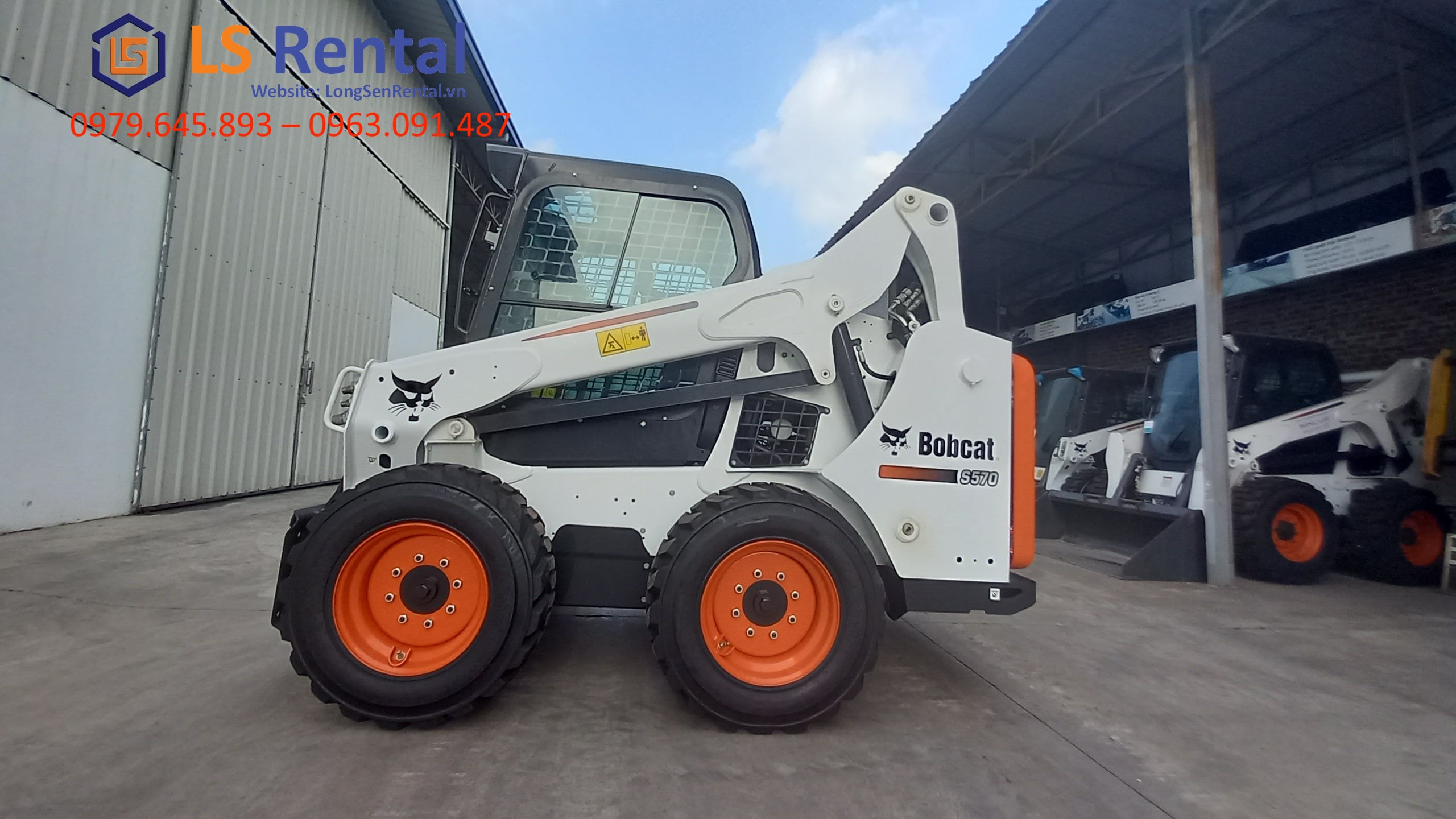 Bàn giao xúc lật đa năng Bobcat S570 tại KCN Bình Đường