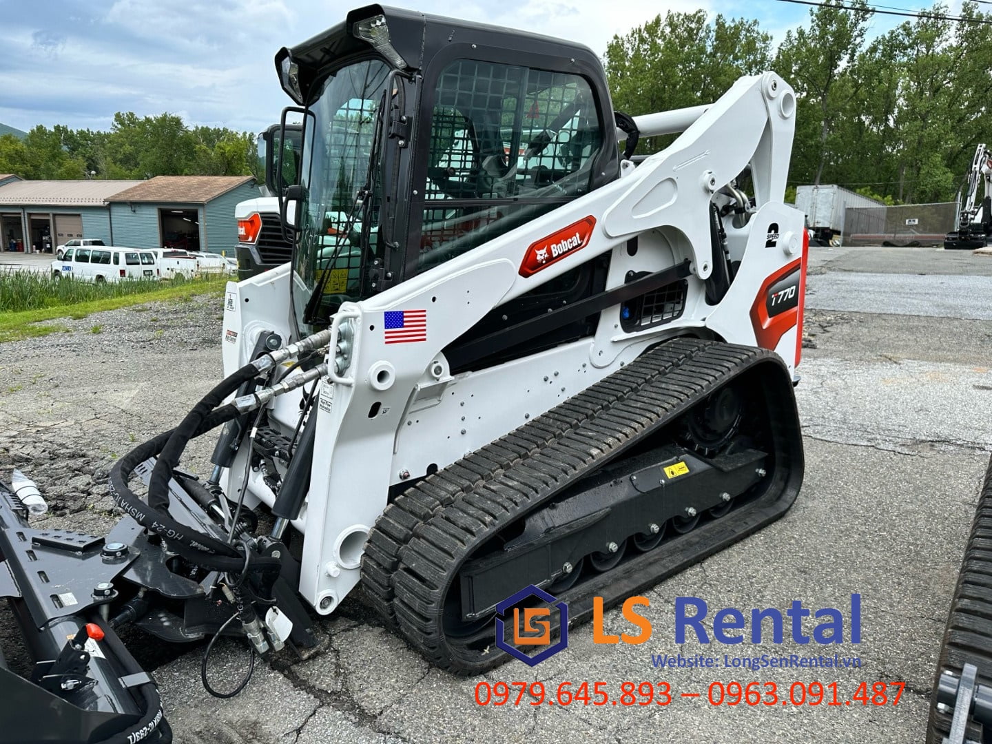 Bàn giao xe xúc lật mini Bobcat T770