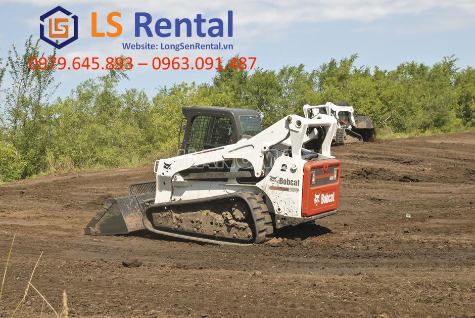 Bàn giao xe xúc lật mini Bobcat T770 tại KCN Đông Nam