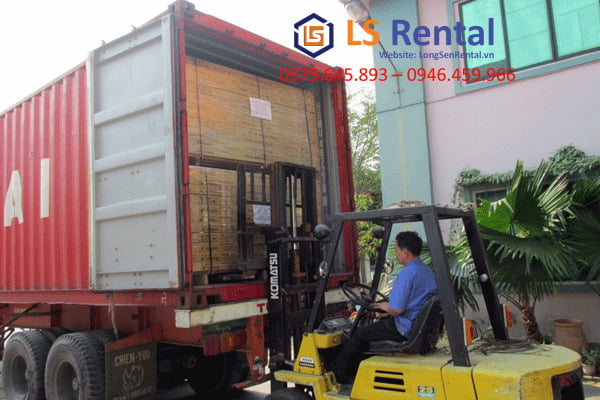 Thuê máy móc, thiết bị hỗ trợ rút container tại thành phố Núi Thành - Long Sen Rental