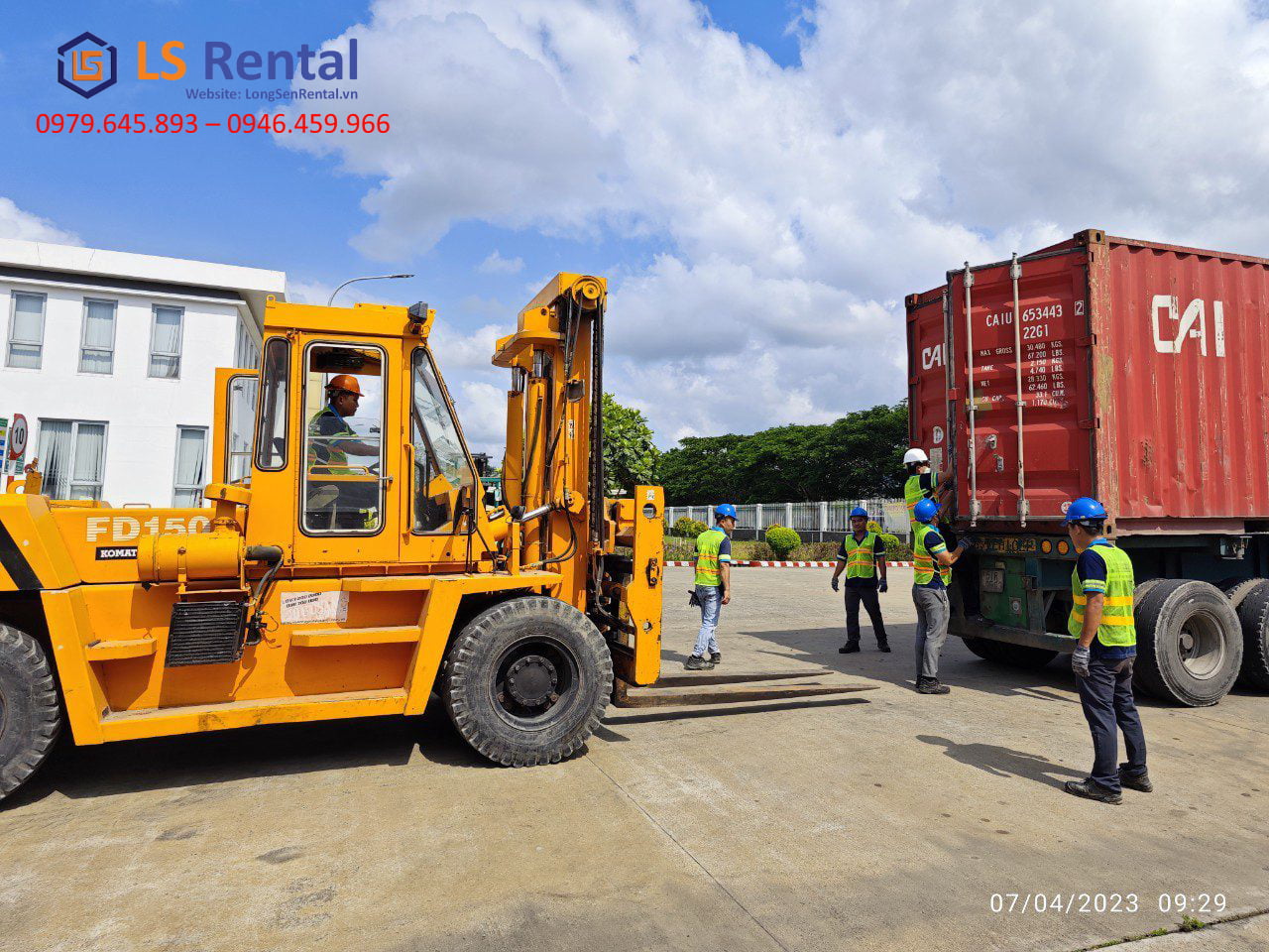 Thuê máy móc, thiết bị hỗ trợ rút container tại Núi Thành - Long Sen Rental